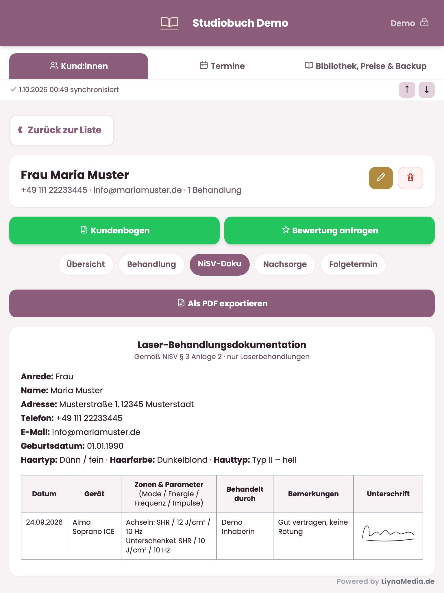 Studiobuch auf dem Tablet: die NiSV-Behandlungsdokumentation einer Beispielkundin mit Datum, Gerät, Zonen, Parametern und Unterschrift